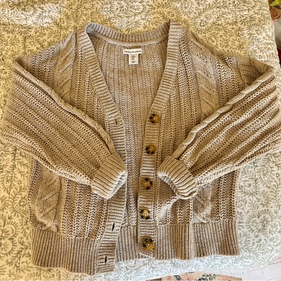 cupcakes & cashmere Sweaters - LIKE NEW✨ Cozy Beige Cable Knit Cardigan